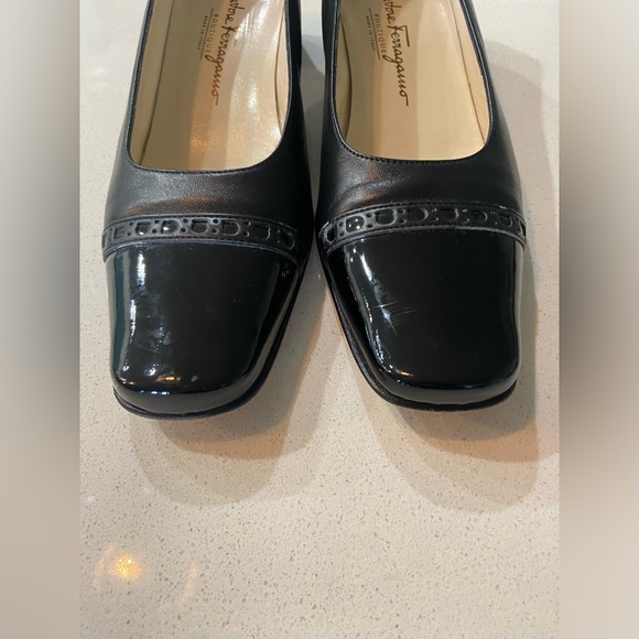 Salvatore Ferragamo Black Pumps EUC Size 8B - Picture 2 of 11